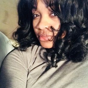 Meet your Posher, Aisha